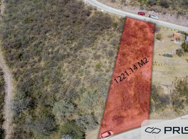 Terreno · 1221m²