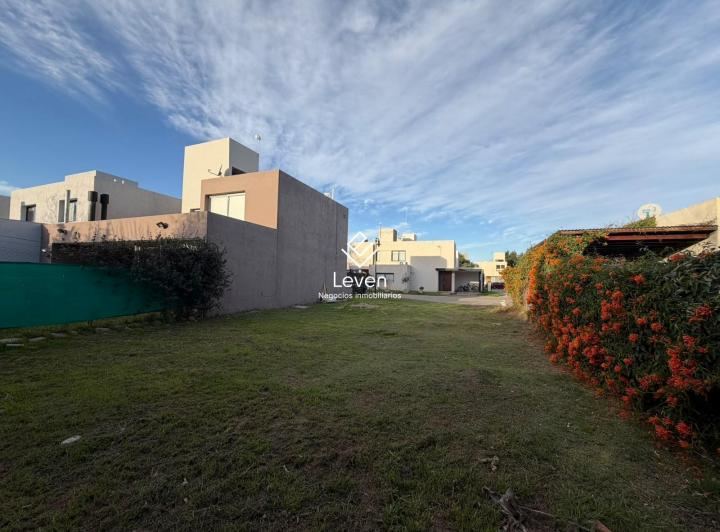 Terreno · 230m²