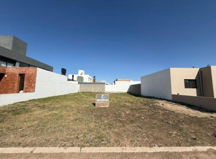 Terreno · 266m²