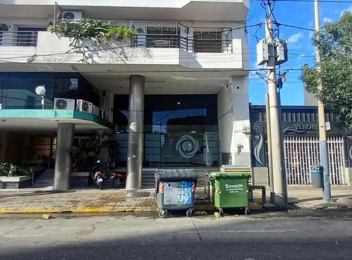Local comercial · 878m² · 8 Ambientes · 2 Cocheras