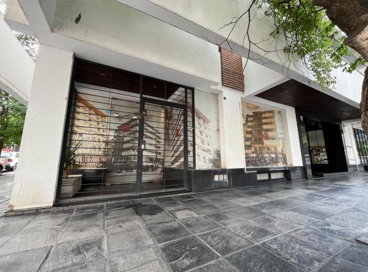 Local comercial · 252m²