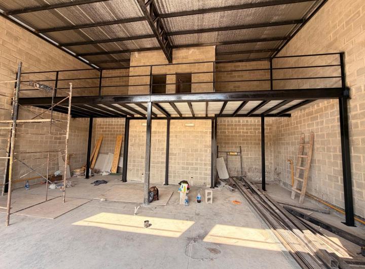 Local comercial · 50m² · 1 Ambiente · 5 Cocheras