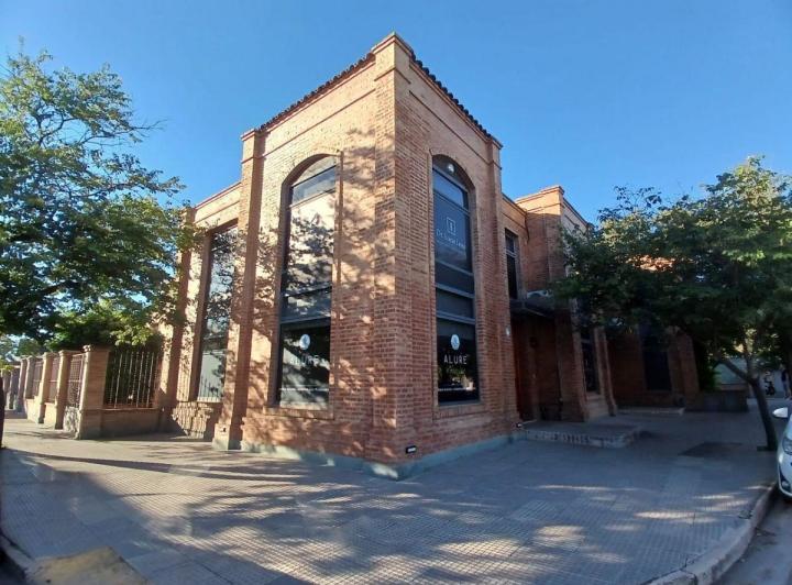 Local comercial · 144m² · 7 Ambientes · 3 Cocheras