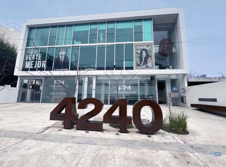 Local comercial · 144m² · 6 Ambientes · 1 Cochera