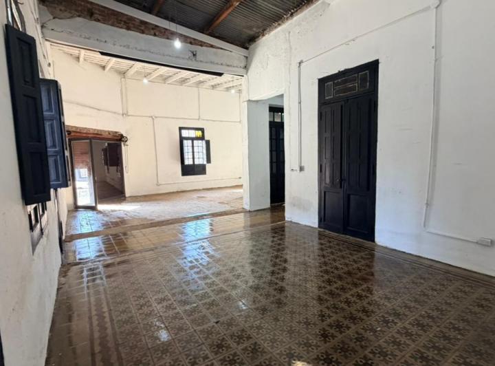 Local comercial · 120m² · 6 Cocheras