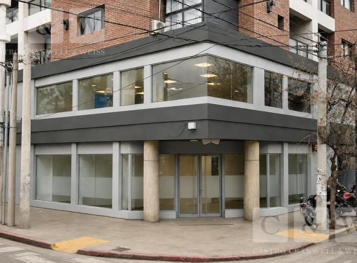Local comercial · 371m²