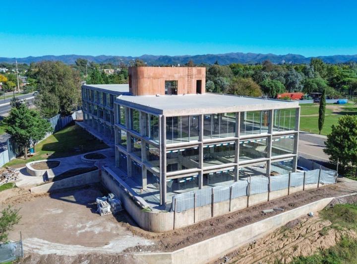 Local comercial · 76m² · 1 Cochera