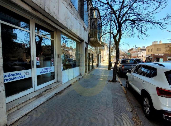 Local comercial · 215m² · 1 Ambiente