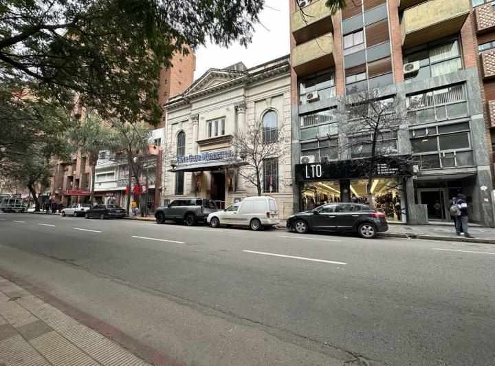 Local comercial · 427m²