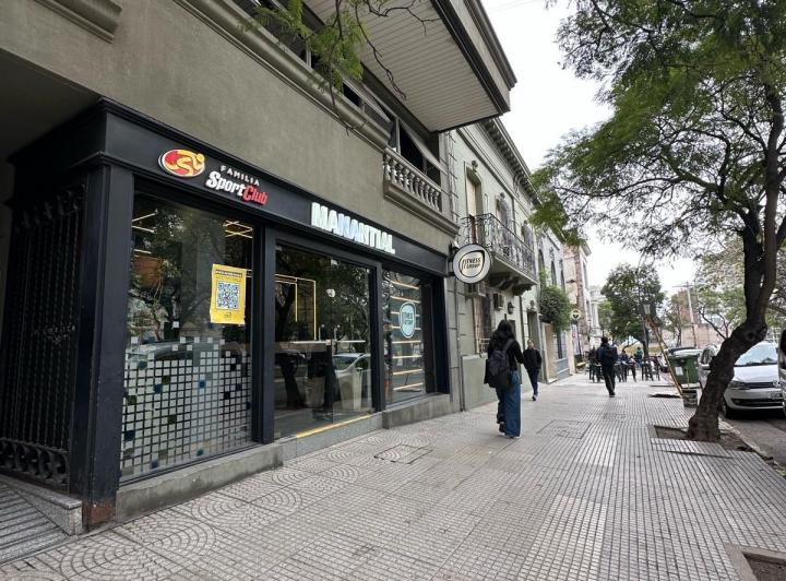 Local comercial · 716m²