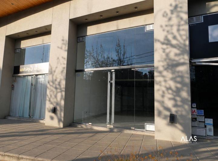 Local comercial · 82m²
