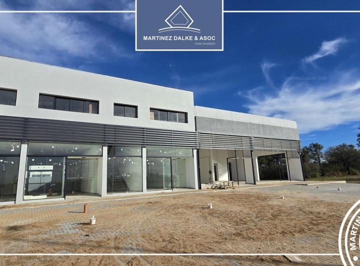 Local comercial · 600m² · 1 Ambiente · 10 Cocheras