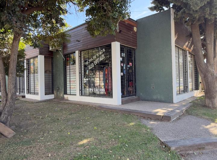 Local comercial · 140m² · 3 Ambientes