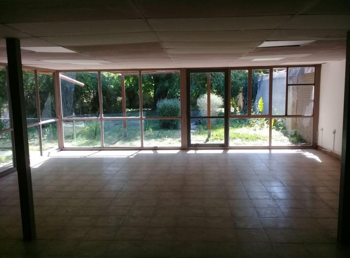 Local comercial · 400m² · 8 Ambientes · 1 Cochera