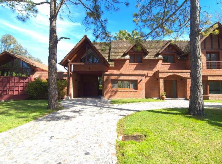 Casa · 390m² · 6 Ambientes
