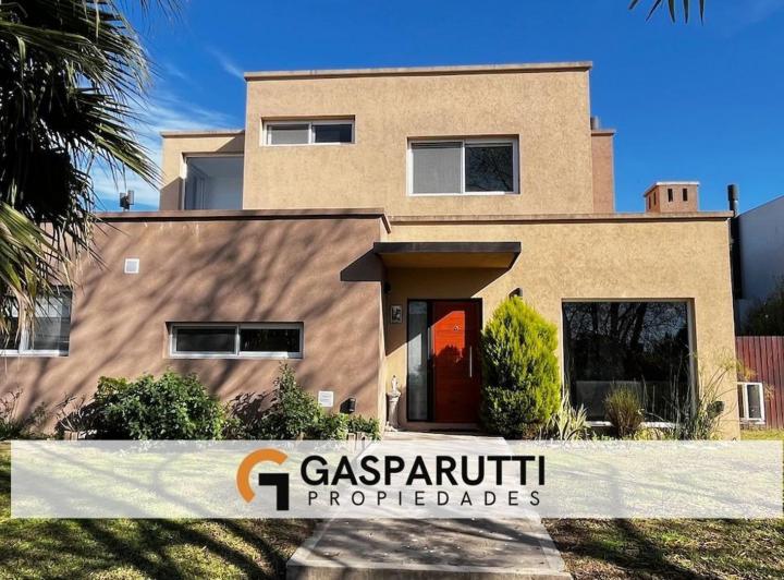 Casa · 182m² · 4 Ambientes · 4 Cocheras