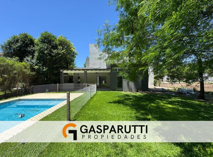 Casa · 183m² · 4 Ambientes · 3 Cocheras