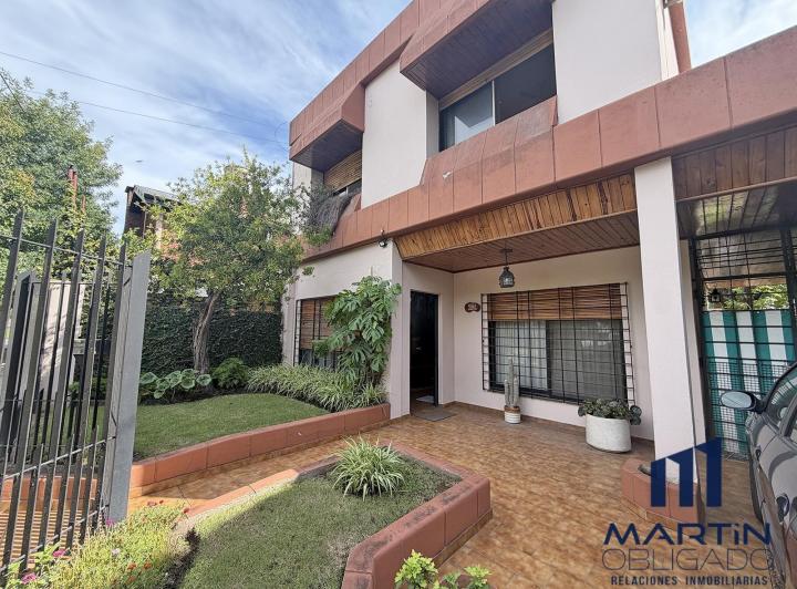 Casa · 104m² · 4 Ambientes · 2 Cocheras