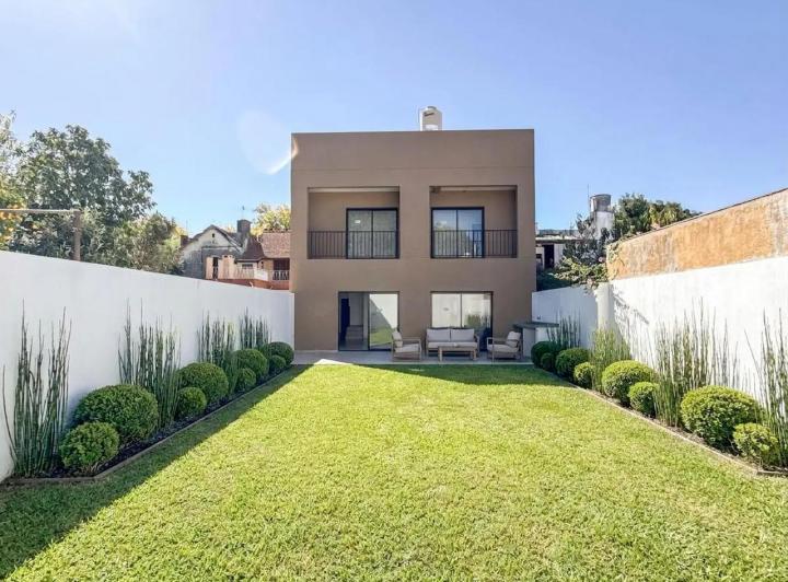 Casa · 180m² · 4 Ambientes · 2 Cocheras
