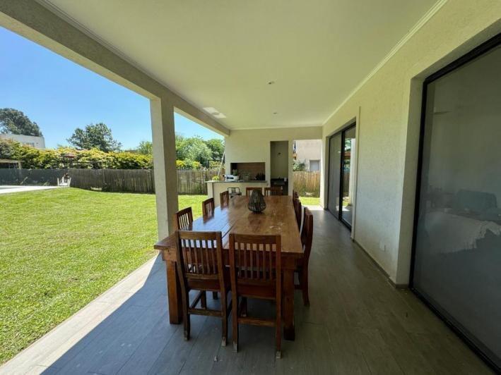 Casa · 180m² · 6 Ambientes