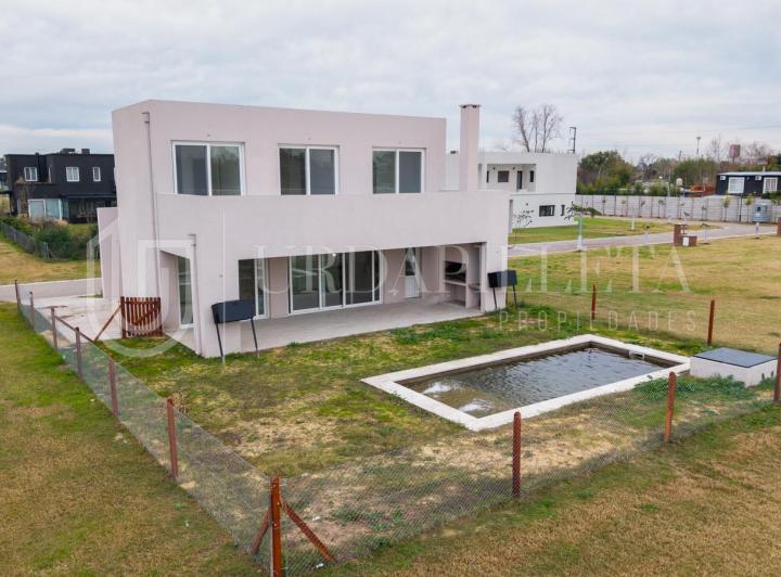Casa · 140m² · 3 Dormitorios