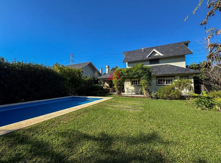 Casa · 156m² · 4 Ambientes · 1 Cochera
