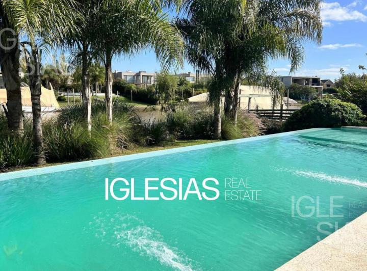 Casa · 560m² · 5 Ambientes · 6 Cocheras
