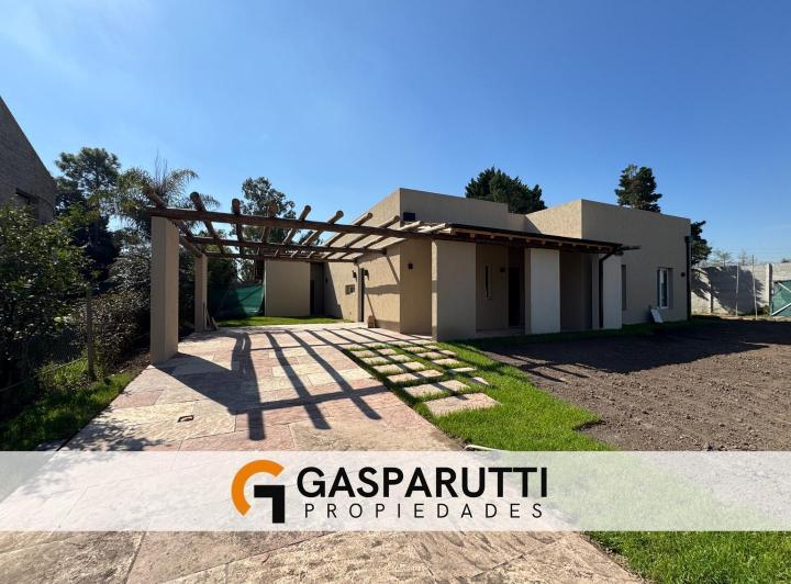 Casa · 190m² · 4 Ambientes · 6 Cocheras