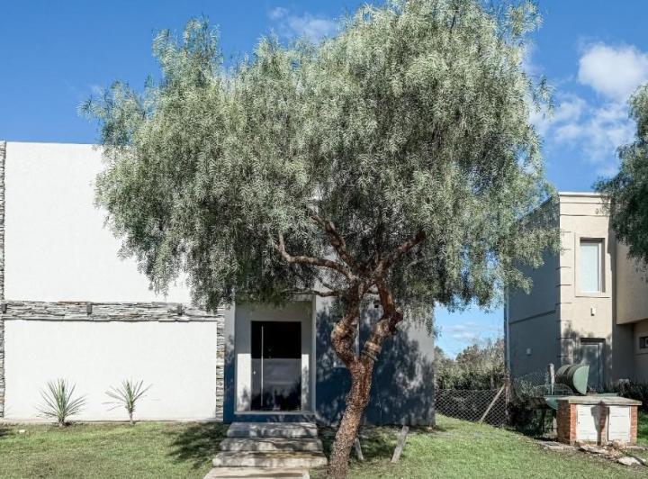 Casa · 123m² · 4 Ambientes · 2 Cocheras