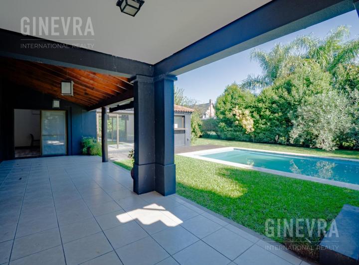 Casa · 300m² · 7 Ambientes · 2 Cocheras