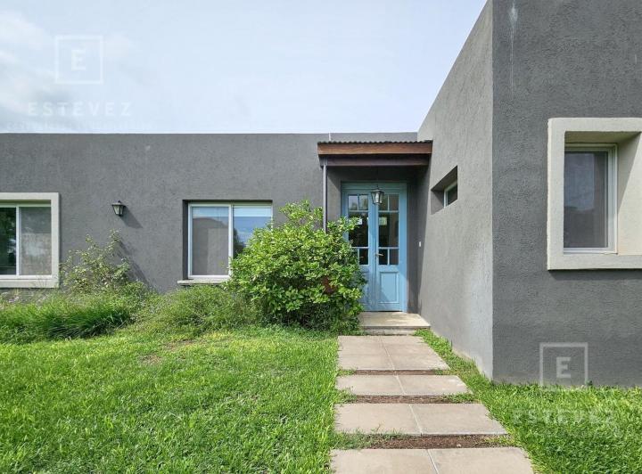 Casa · 200m² · 6 Ambientes · 4 Cocheras