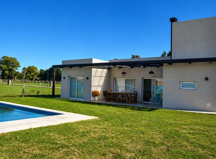 Casa · 123m² · 4 Ambientes · 2 Cocheras