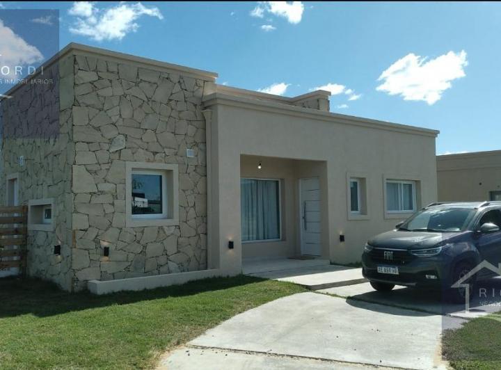 Casa · 115m² · 4 Ambientes · 1 Cochera
