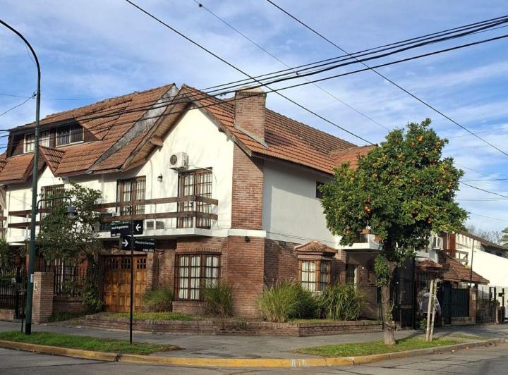 Casa · 140m² · 4 Ambientes · 1 Cochera