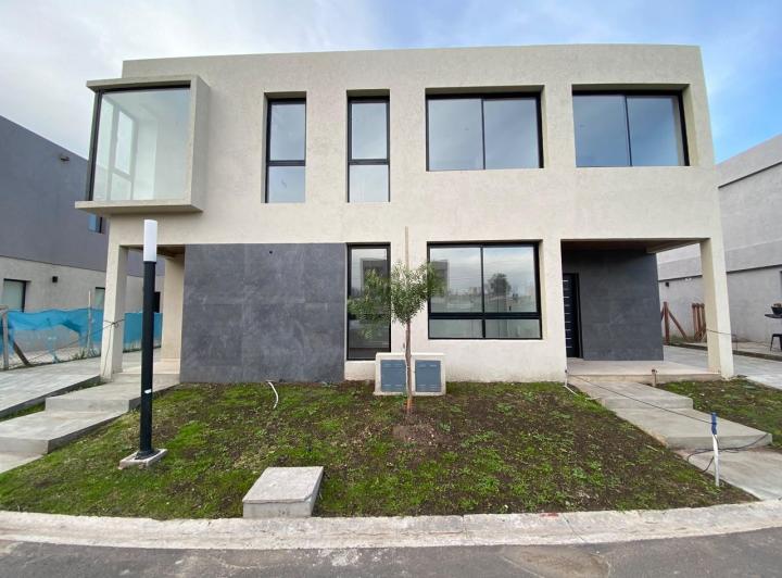 Casa · 140m² · 5 Ambientes · 1 Cochera