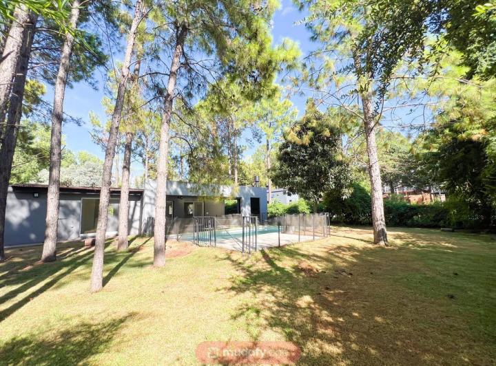 Casa · 140m² · 4 Ambientes · 2 Cocheras