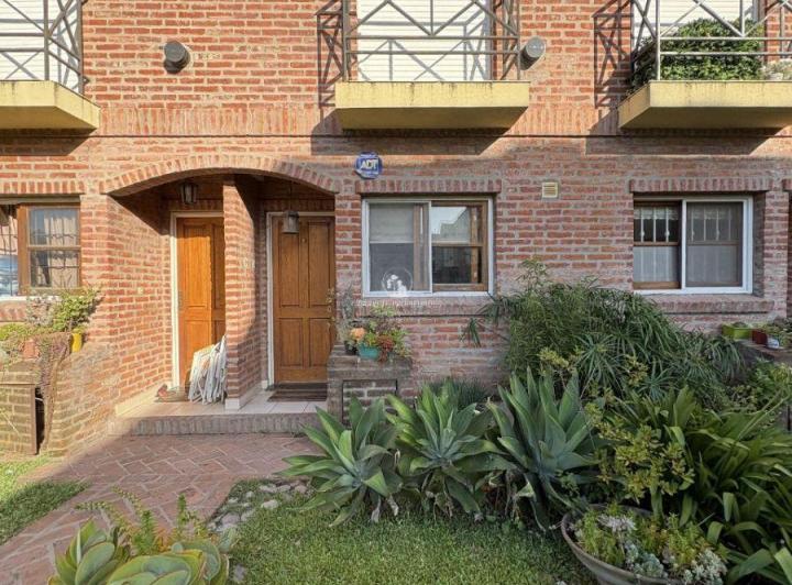 Casa · 90m² · 4 Ambientes · 1 Cochera