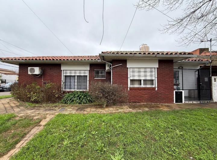 Casa · 70m² · 4 Ambientes · 1 Cochera