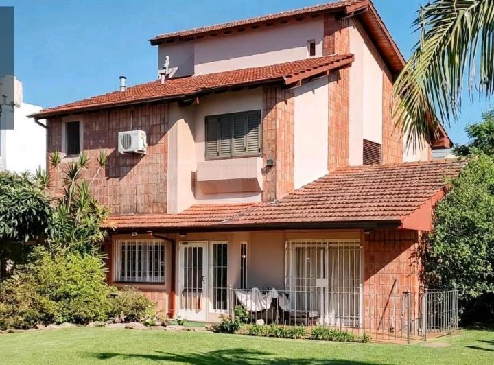 Casa · 268m² · 7 Ambientes · 2 Cocheras