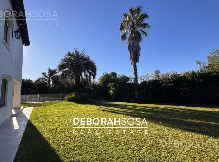 Casa · 322m² · 5 Ambientes · 4 Cocheras