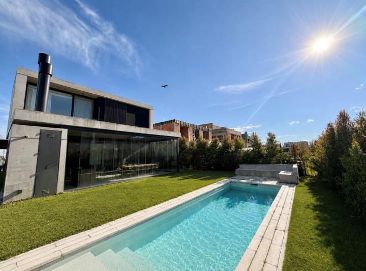 Casa · 223m² · 5 Ambientes · 1 Cochera
