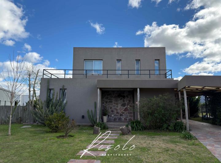 Casa · 780m² · 5 Ambientes · 1 Cochera