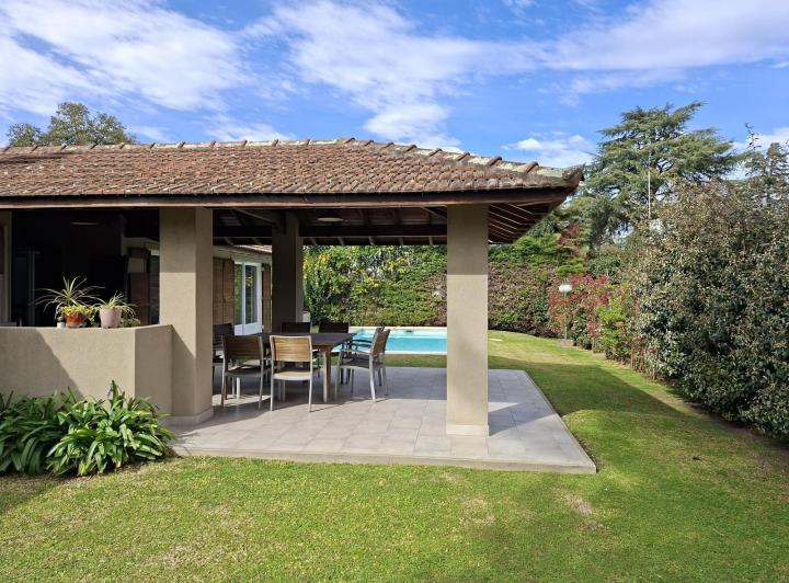 Casa · 212m² · 4 Ambientes · 2 Cocheras