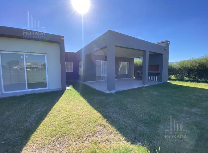 Casa · 123m² · 4 Ambientes · 2 Cocheras