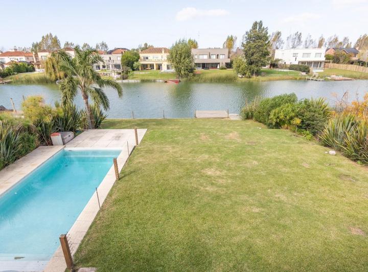 Casa · 285m² · 4 Ambientes · 1 Cochera