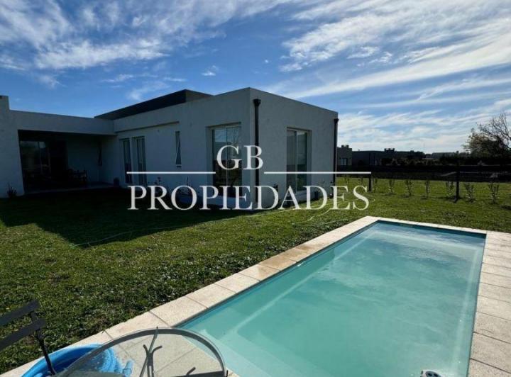 Casa · 125m² · 4 Ambientes · 2 Cocheras