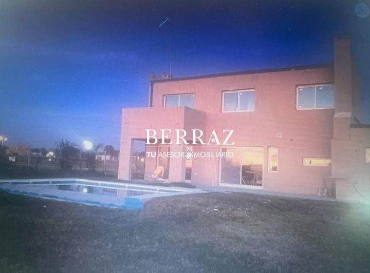 Casa · 240m² · 4 Ambientes · 2 Cocheras
