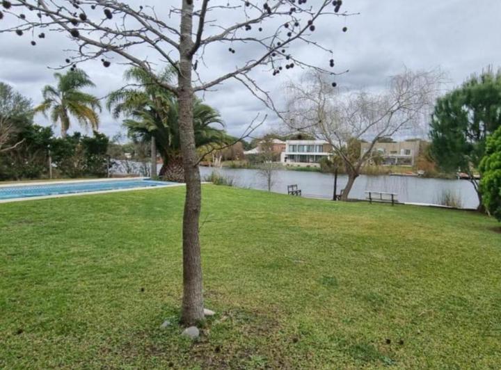 Casa · 200m² · 5 Ambientes · 3 Cocheras