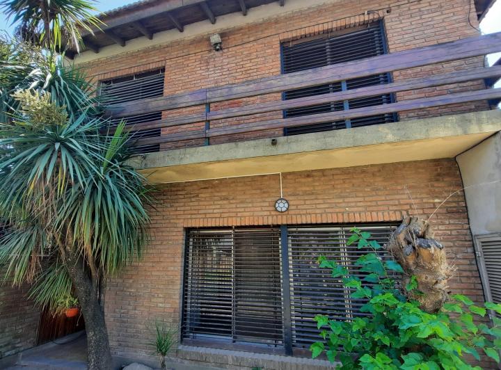 Casa · 80m² · 3 Ambientes · 1 Cochera
