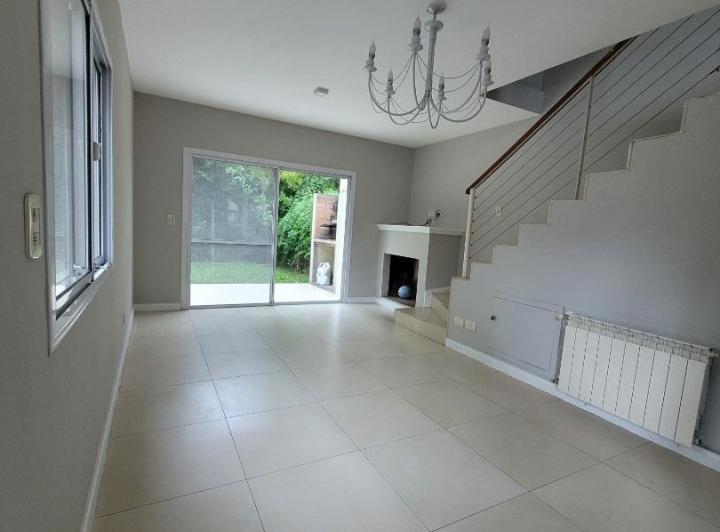 Casa · 75m² · 3 Ambientes · 2 Cocheras